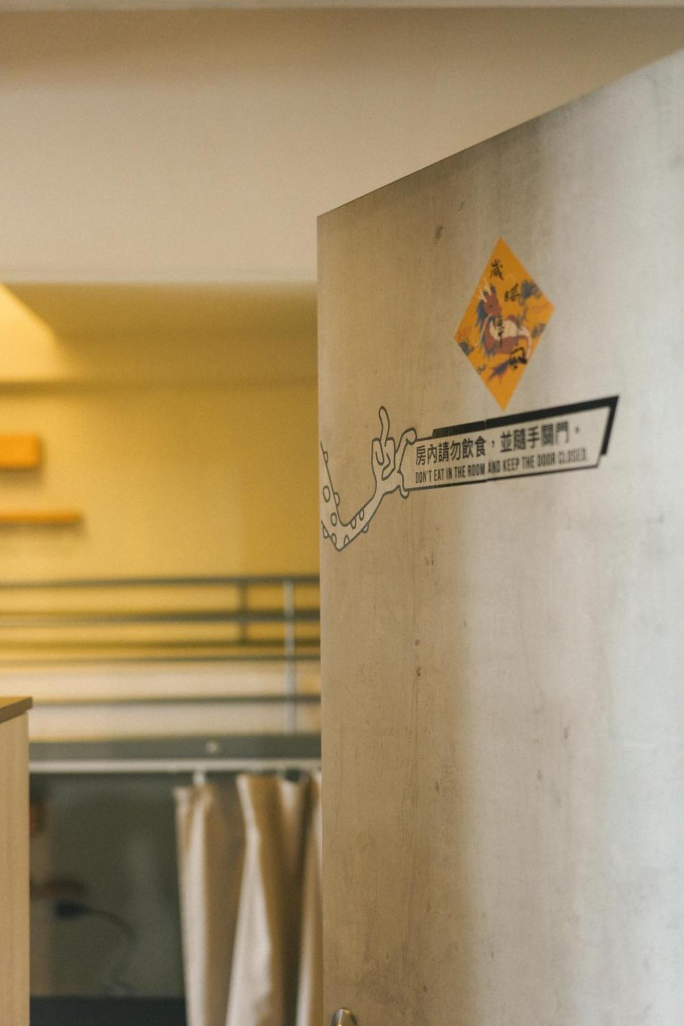 Loft18 Hostel Tainan Exterior foto